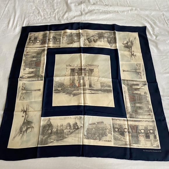 Metropolitan Museum of Art Silk Scarf - Made in Italy - Picture 2 of 6